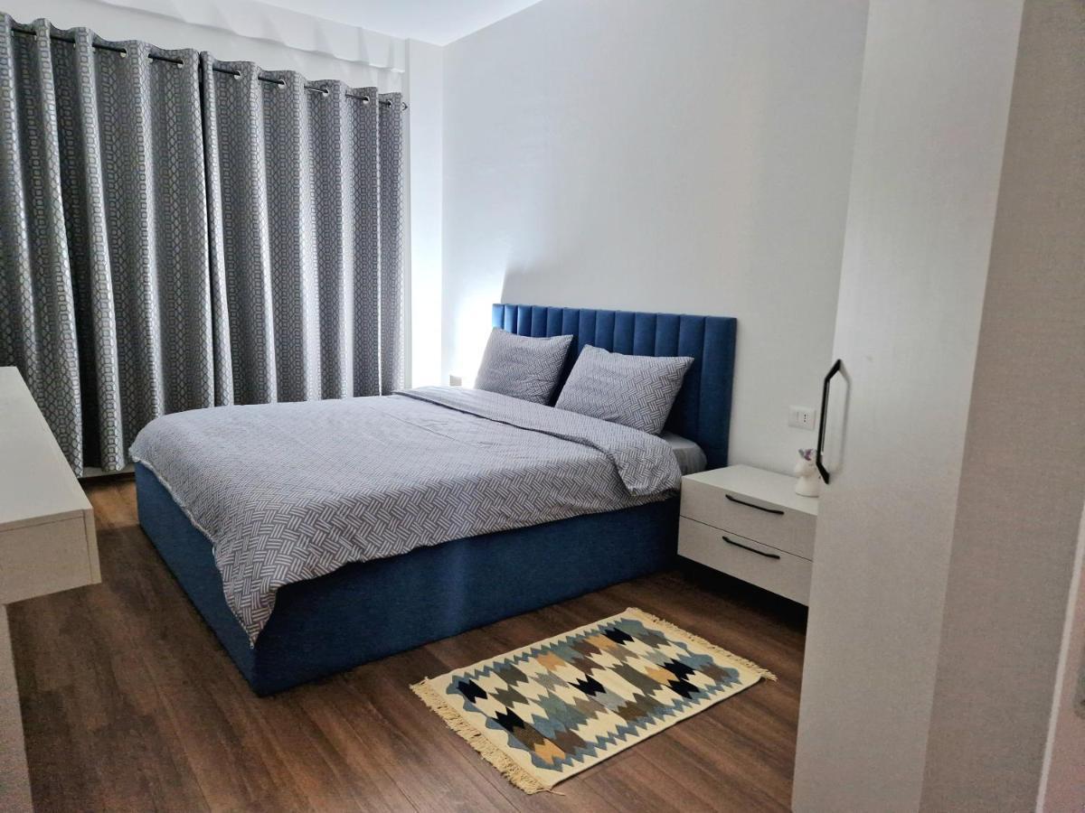 Red & White Palace Apartment Tirana Exterior photo