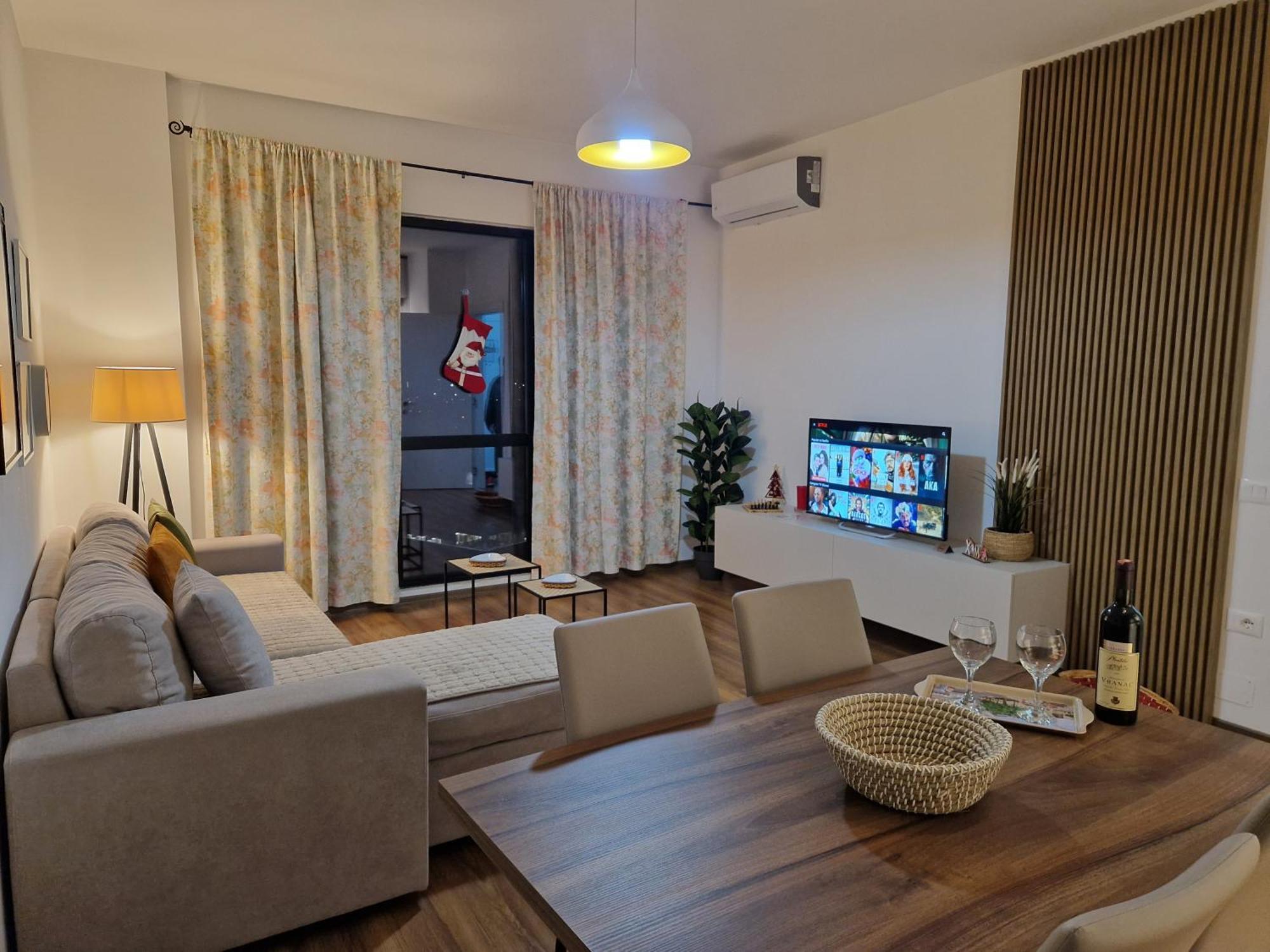 Red & White Palace Apartment Tirana Exterior photo