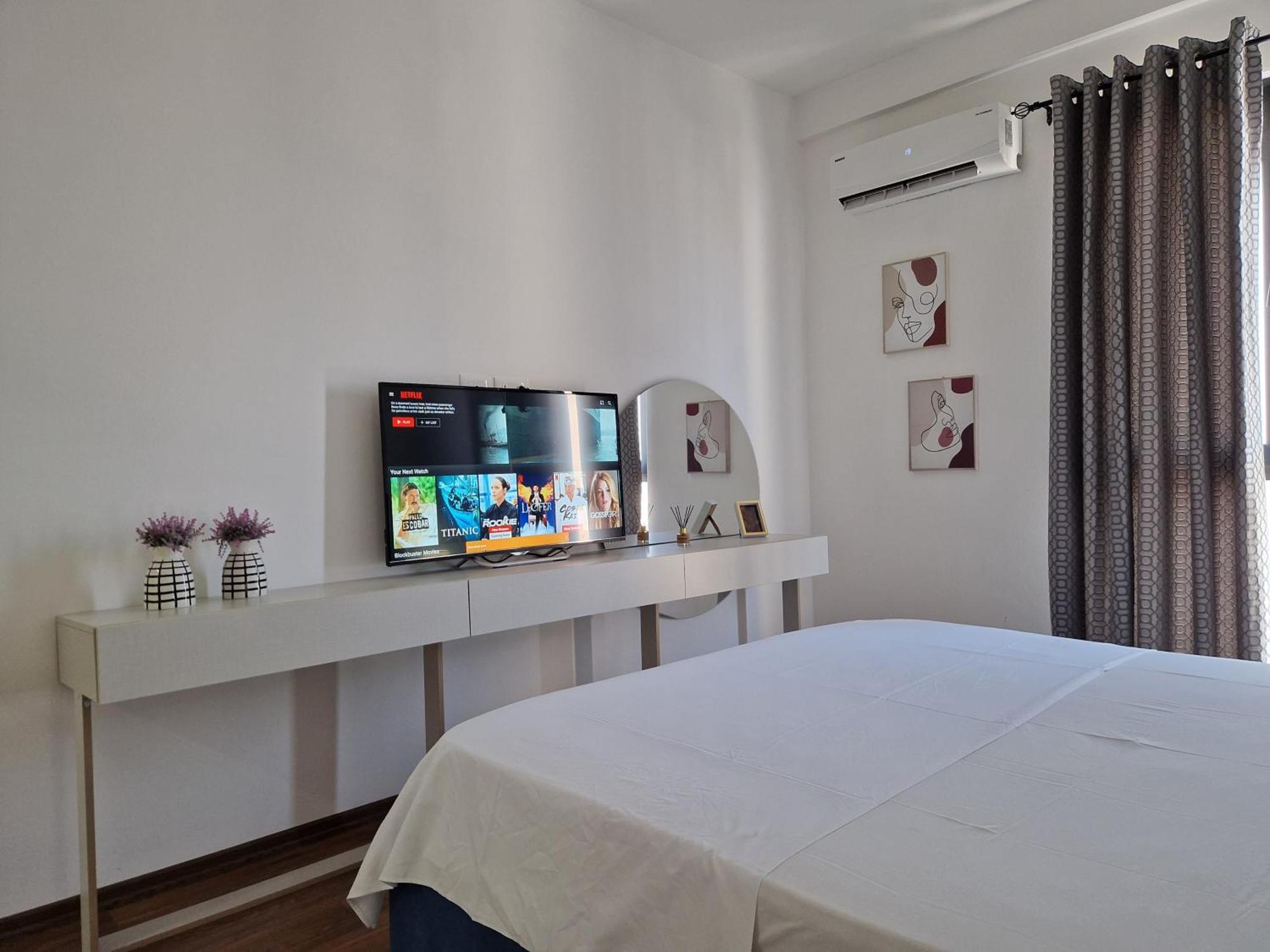 Red & White Palace Apartment Tirana Exterior photo