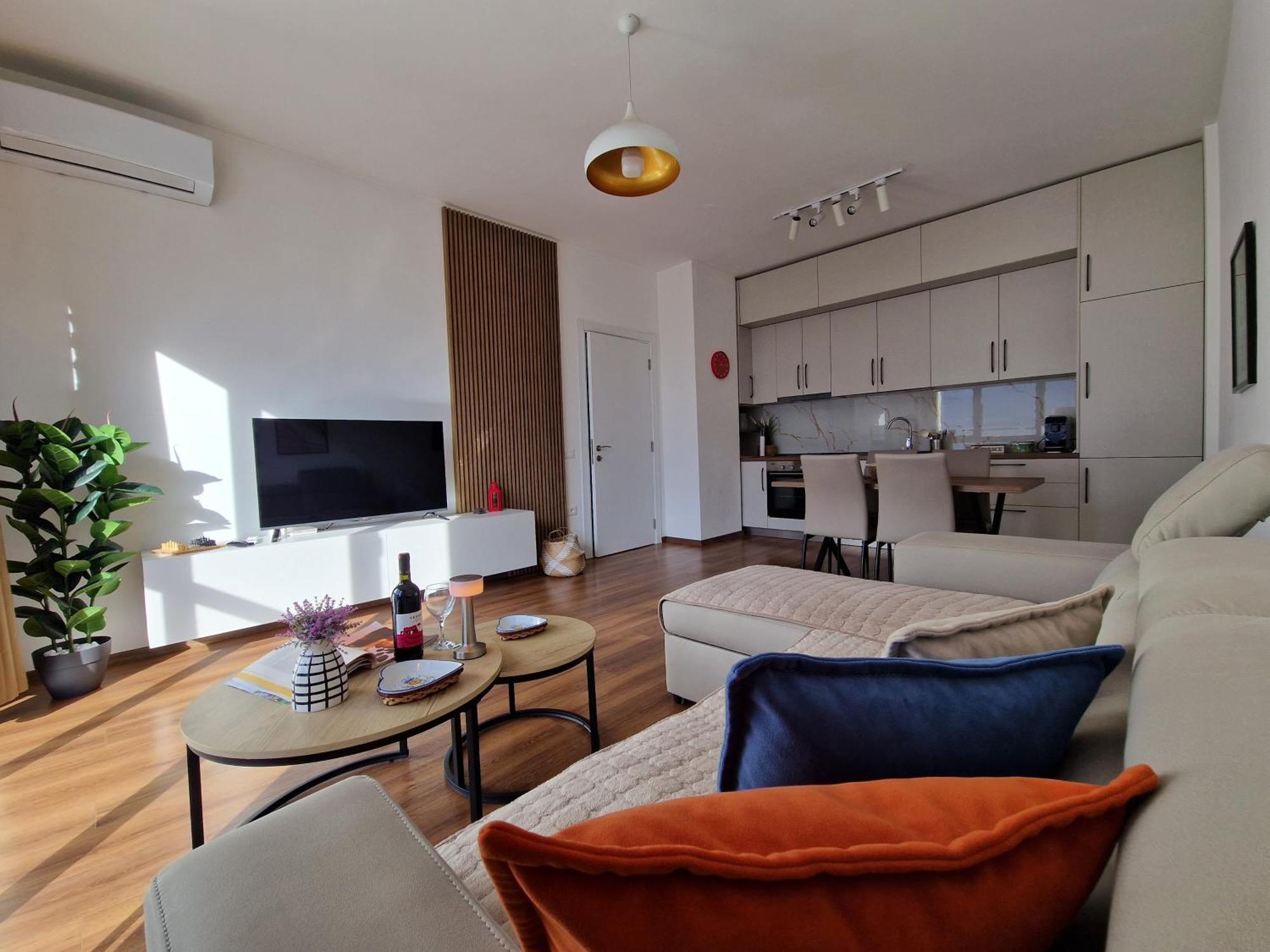 Red & White Palace Apartment Tirana Exterior photo